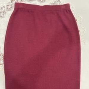 St John knit Skirt, size 4, burgundy